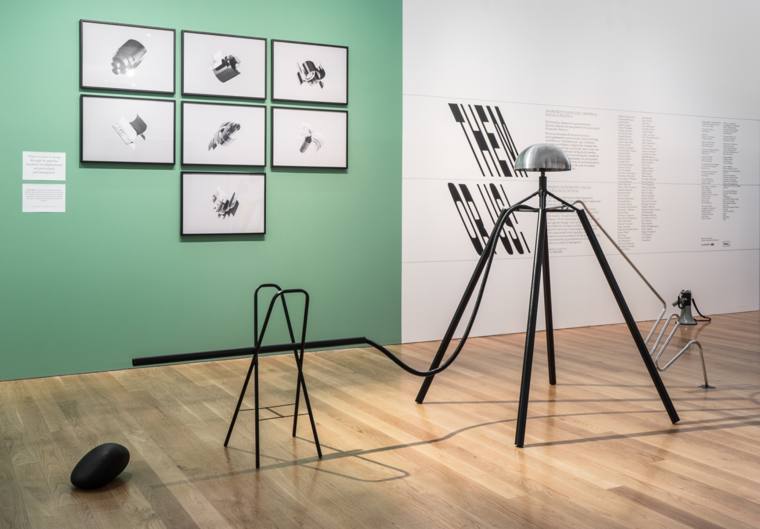 Partexoide (2017)
Black acrylic stain, towel rail, PVC tubes, KULLABERG chair, BLANDA BLANK 
bowl, ironing board legs, stone from Castelejo’s beach.  
Photo: João Neves
